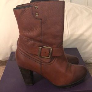 Gorgeous booties size 7